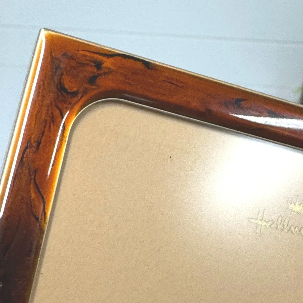 Vintage 1982 Hallmark Brown Faux Tortoiseshell Enamel Picture Frame 5 x 7 photo